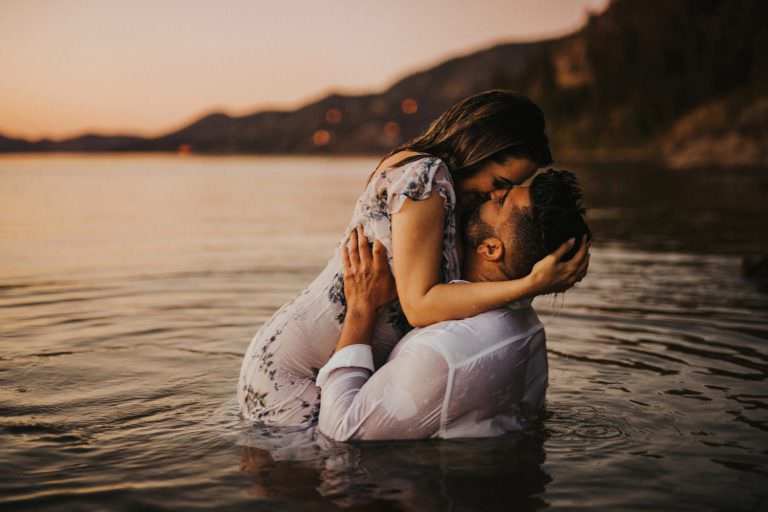 Intimate Okanagan Lakeside Engagement – Av & Amn